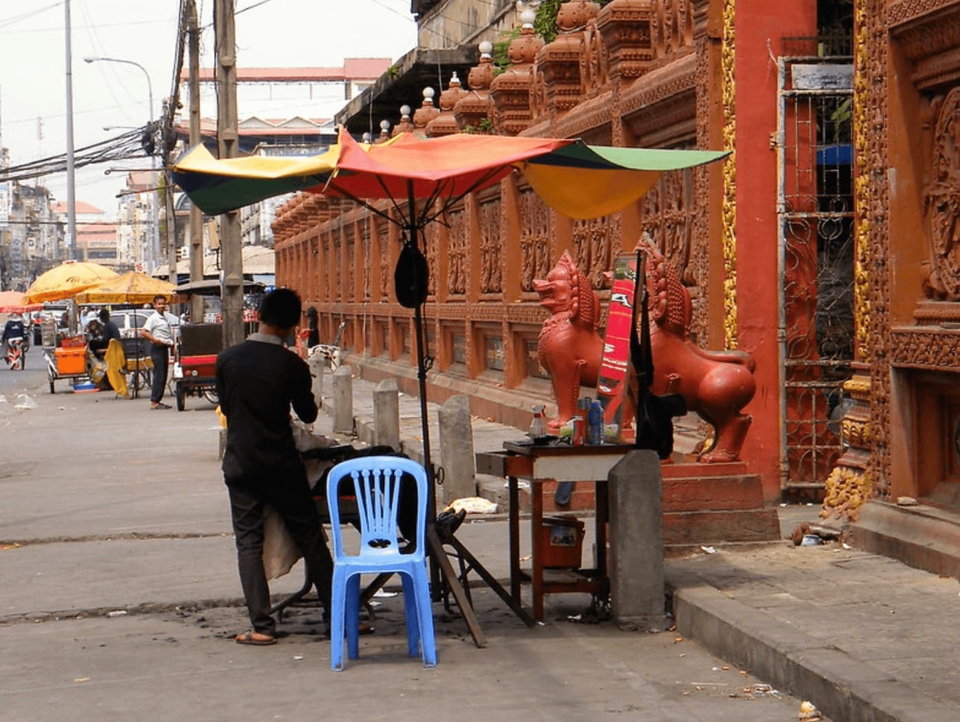 Straatbeeld in Cambodja bij een tempel